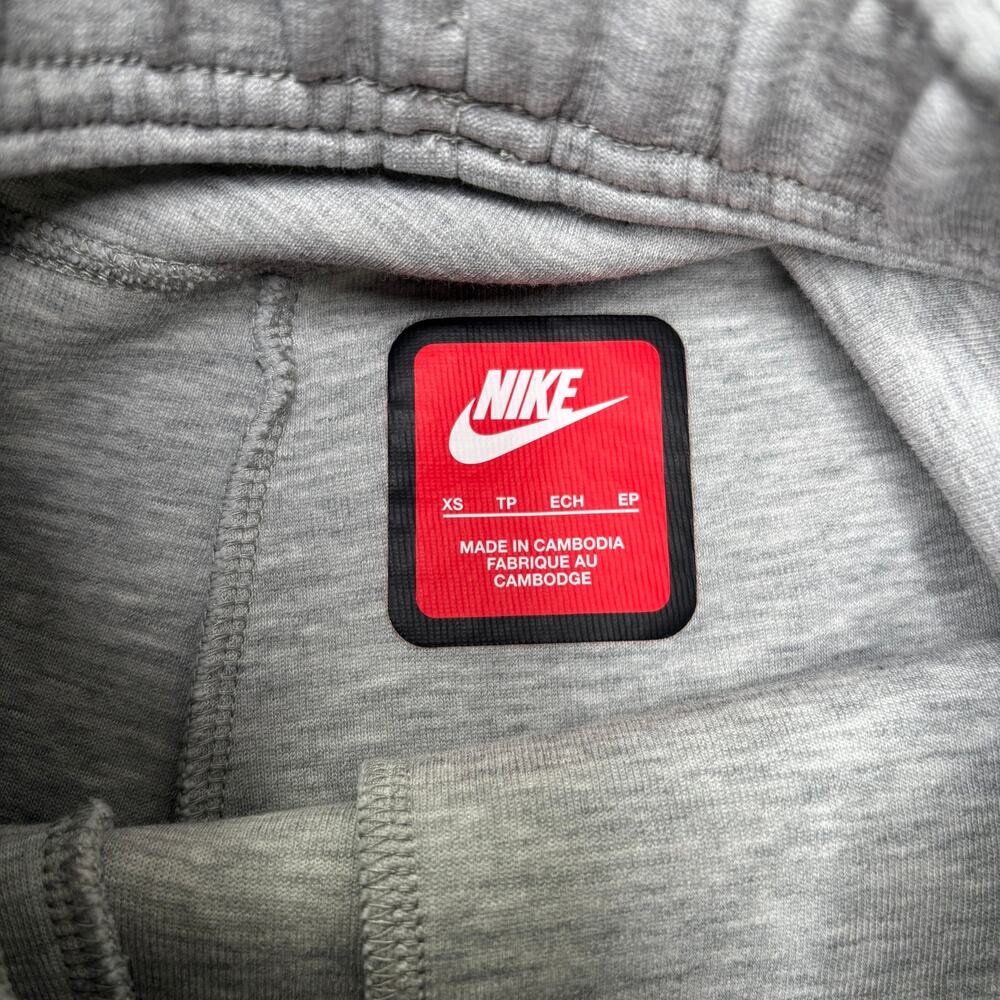 Nike Sportswear Fleece Shorts Mens XS Gray Black Zip Pocket Drawstring - Picture 6 of 7